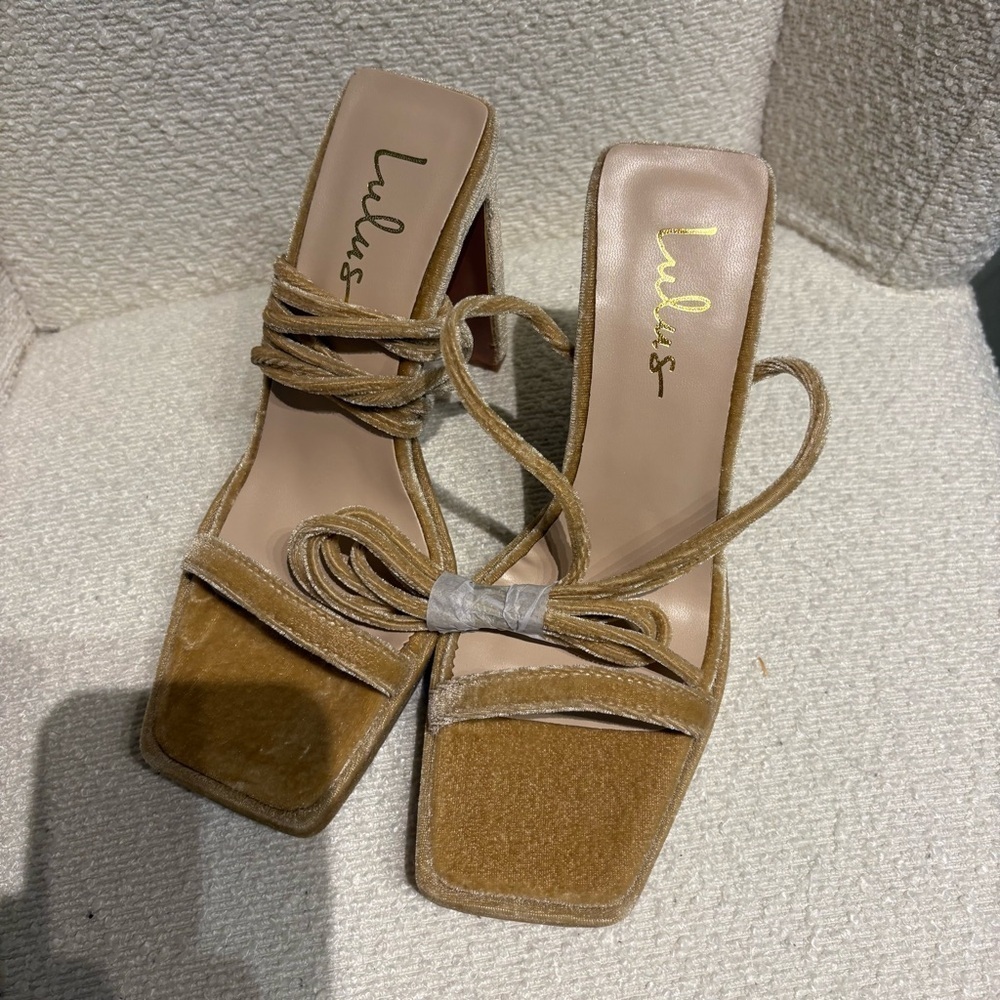 Lulus Guesty NWOT Champagne Velvet Lace-Up High Heel Sandals 7.5 - Picture 5 of 9